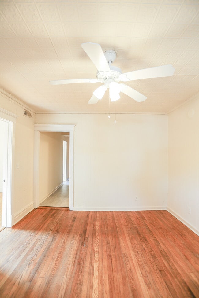 Building Photo - 2315 W School St