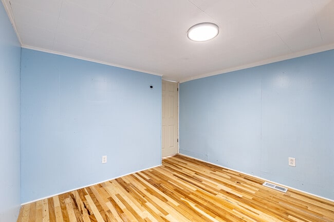 Building Photo - 83 Ridgeway Ave