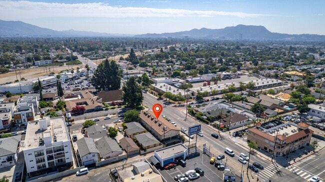 Building Photo - 6003 Craner Ave