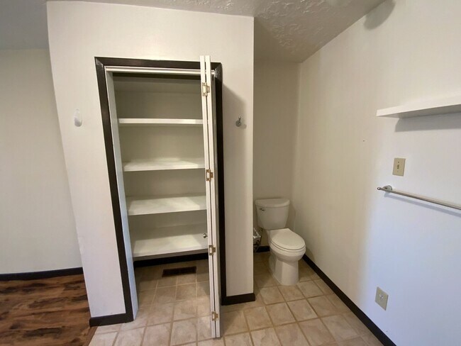 Building Photo - 3 Bedroom Single Story Home Available Near...