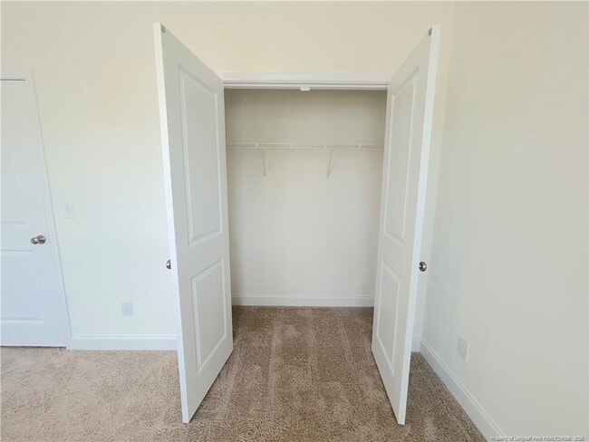 Building Photo - 282 Creekhaven Dr