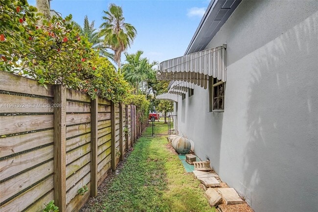 Building Photo - 7601 SW 59th Ct