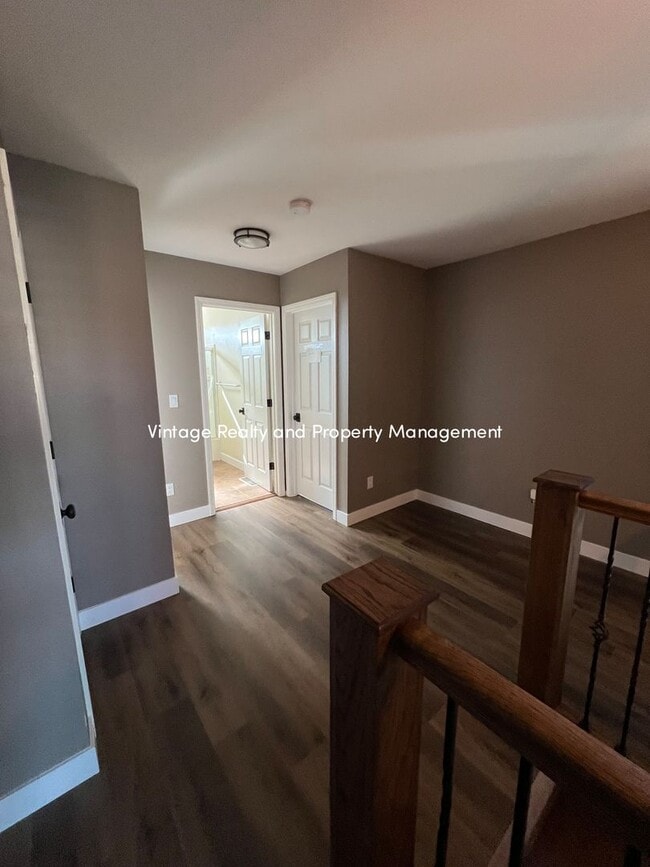 Building Photo - Ready To Go Top Of The Line 4 Bedroom Two Story Home!!!