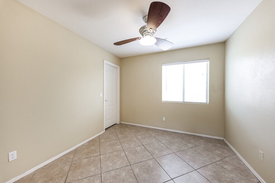 Building Photo - 27717 N 64th Dr