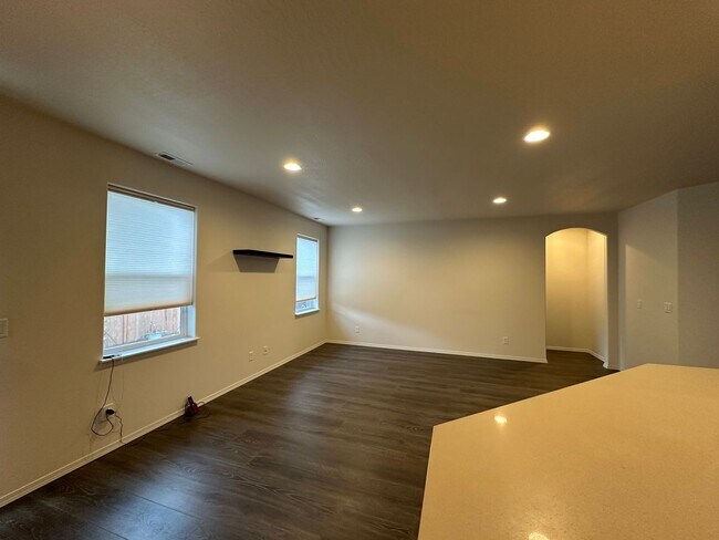 Building Photo - Newer Super Clean 3 Bedroom 2 Bath Home In NE Albany