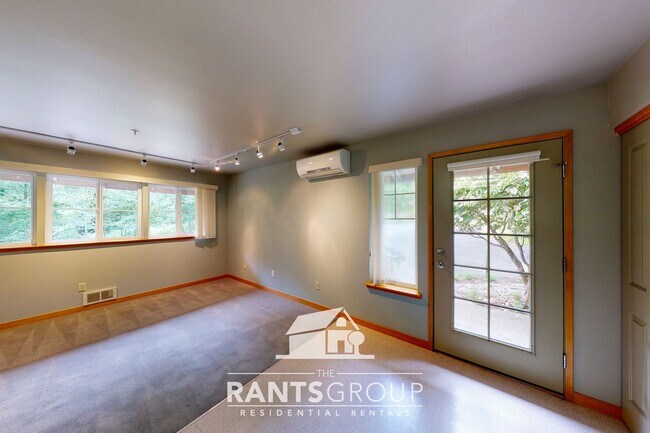 Building Photo - Beautiful Unit on West Bay Drive!