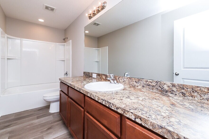 Building Photo - 11849 Valhalla Woods Dr