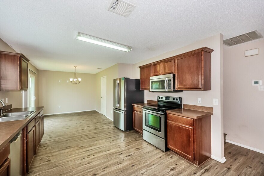 Building Photo - 317 Blairwood Dr