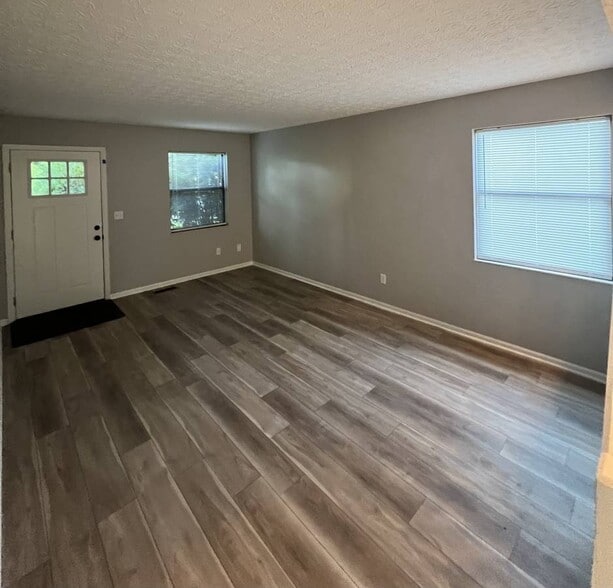 Building Photo - 3909 Heatherglen Dr