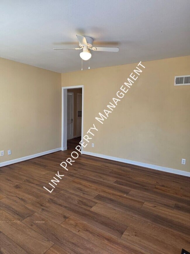 Building Photo - 129 N Moore Rd