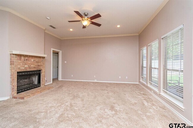Building Photo - 16801 Lafayette Dr