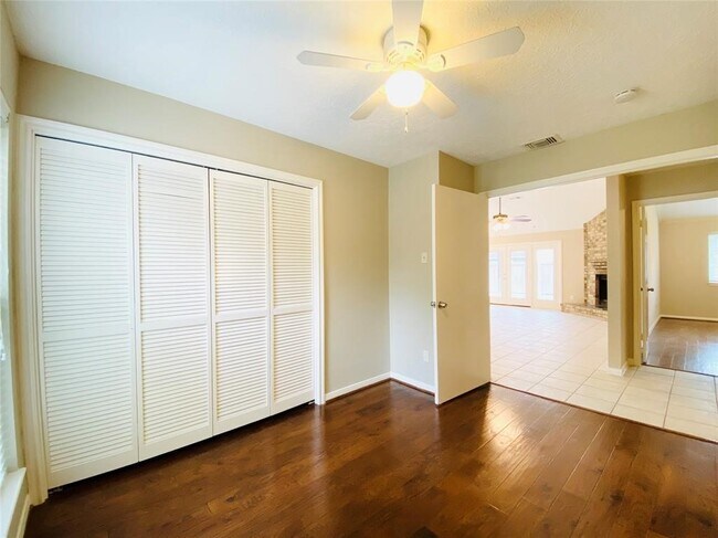 Building Photo - 3727 Bartons Ln