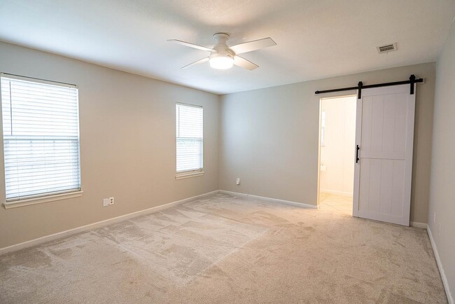 Building Photo - 4679 Inisheer Dr
