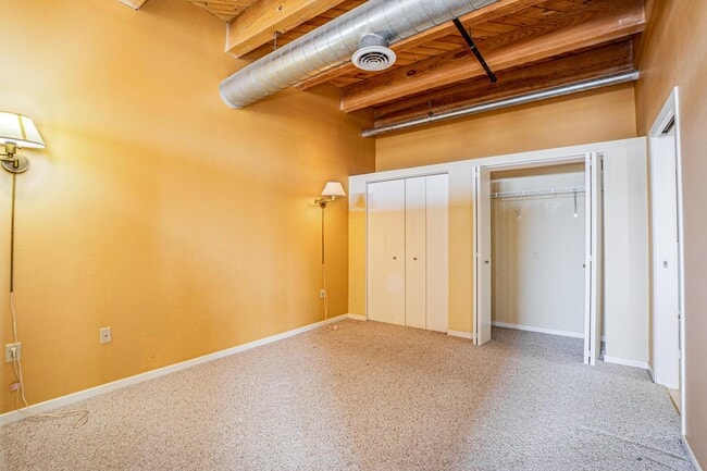 Building Photo - 234 E Reservoir Ave