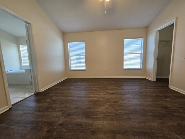 Building Photo - 3126 Stonehurst Cir