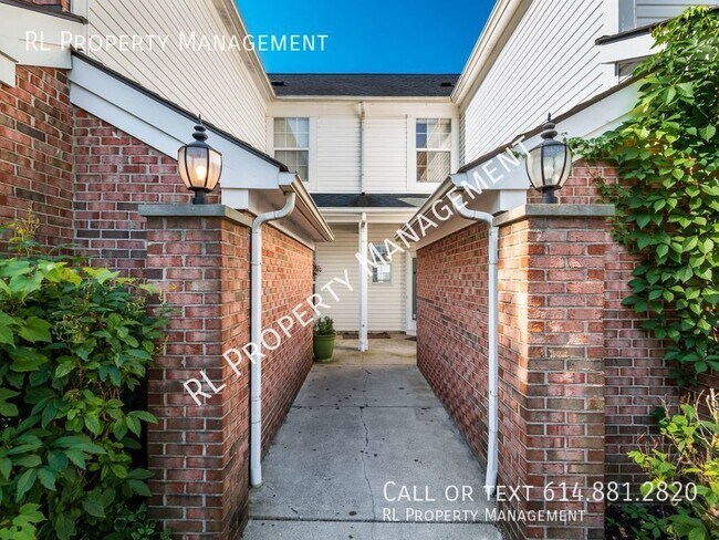Building Photo - Spacious 3 bedroom 2.5 bathroom condo in W...