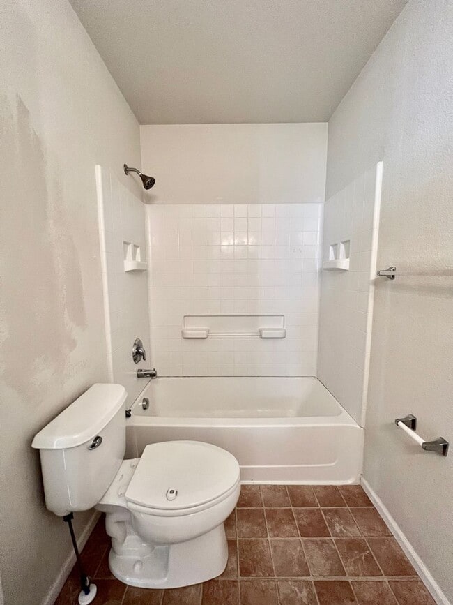 Building Photo - Spacious 2 Bed/2/5 Bath Townhome at The Bluffs at Spring Creek