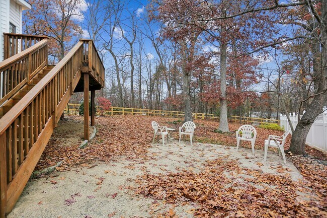 Building Photo - Wooded views in Silver Spring