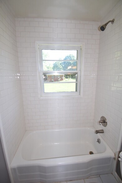 Building Photo - 406 Hietts Ln