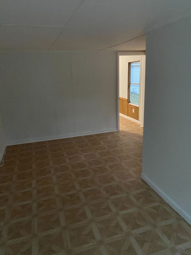 Building Photo - SECTION 8 VOUCHER HOLDERS APPLY NOW! 2 Bed...