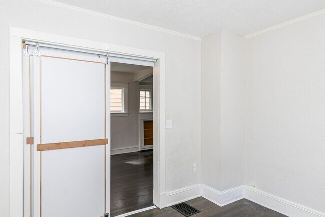 Building Photo - 2024 E 48th Terrace