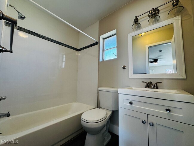 Building Photo - 4107 SE 18th Pl