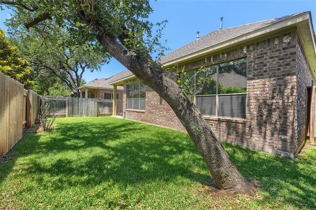 Building Photo - 4006 Gloucester Dr