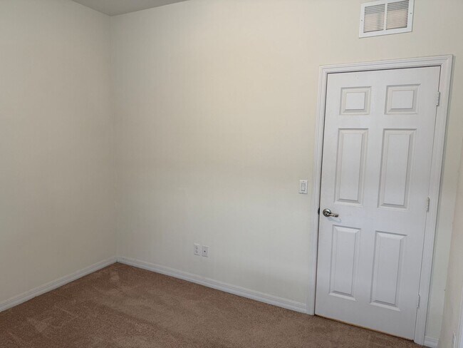 Building Photo - BEAUTIFUL 4 BEDROOMS, 3 BATHS,  SINGLE FAMILY HOME IN HARVEST LANDING IN CLERMONT
