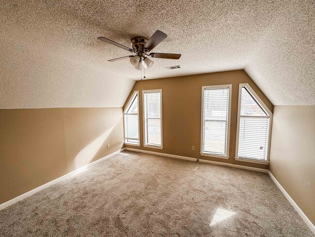 Building Photo - 166 E Lawnwood Dr