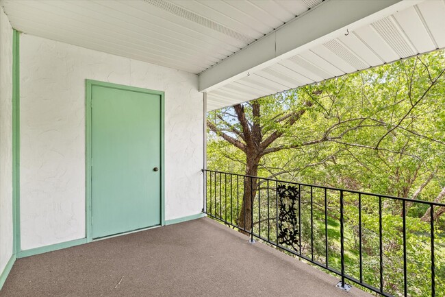 Building Photo - 2427 Reynolds Manor Dr