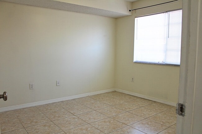 Building Photo - 5065 Wiles Rd