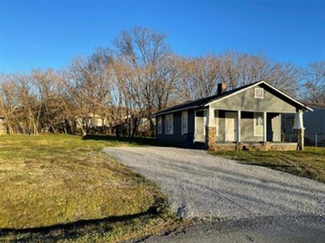 Building Photo - 728 Indian Ave