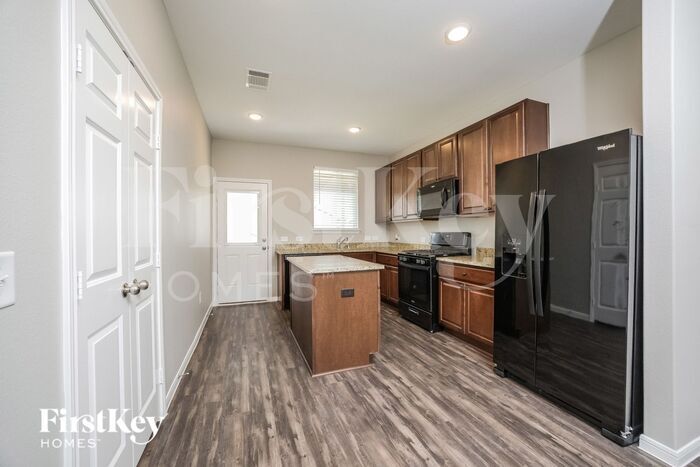 Building Photo - 4606 Falling Sun Dr