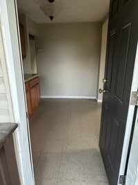 Building Photo - 914 Dartmouth Ave SW
