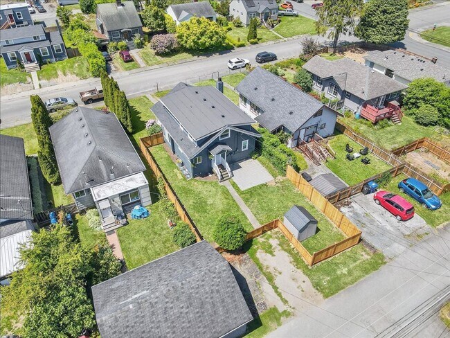 Building Photo - 1511 McDougall Ave