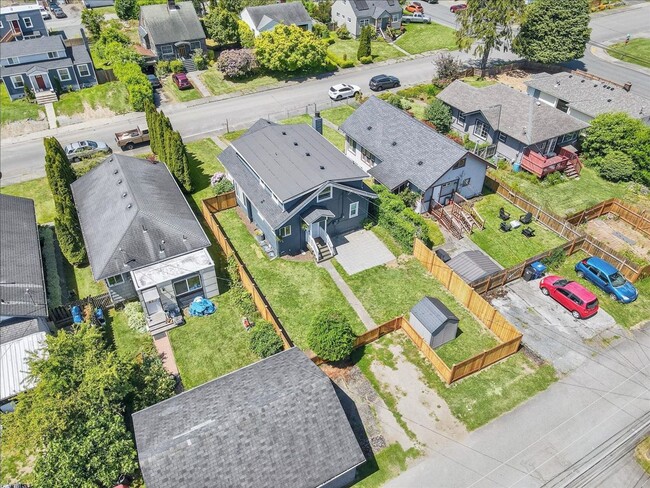 Building Photo - 3Bd/2.25Ba Everett Home