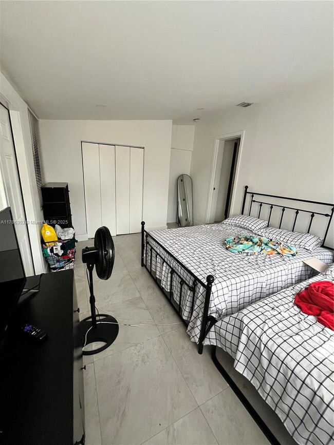 Building Photo - 2 bedroom in Miami FL 33150