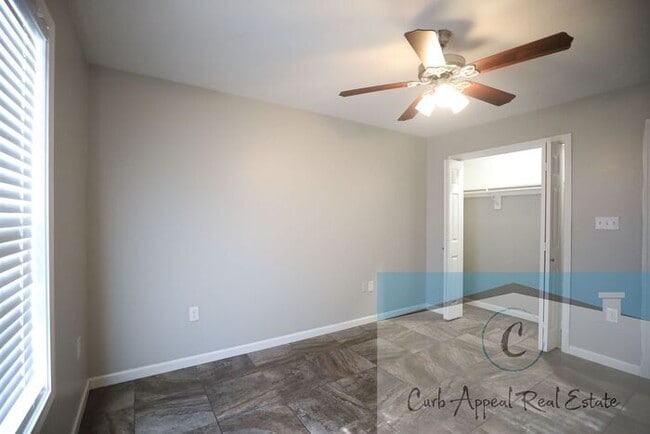 Building Photo - Spacious 2 bed /2 full bath apt