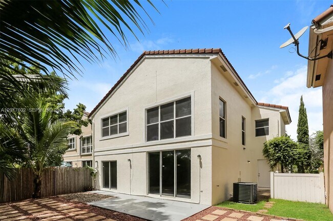Building Photo - 10837 NW 46th Dr