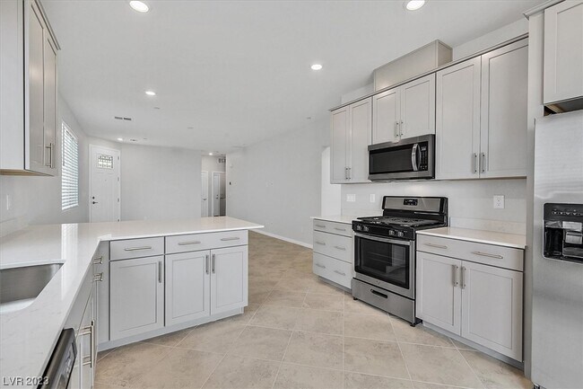 Building Photo - 2388 Bellinzona Pl