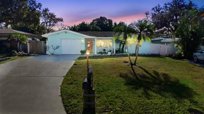 Building Photo - 2039 Pine Ridge Dr