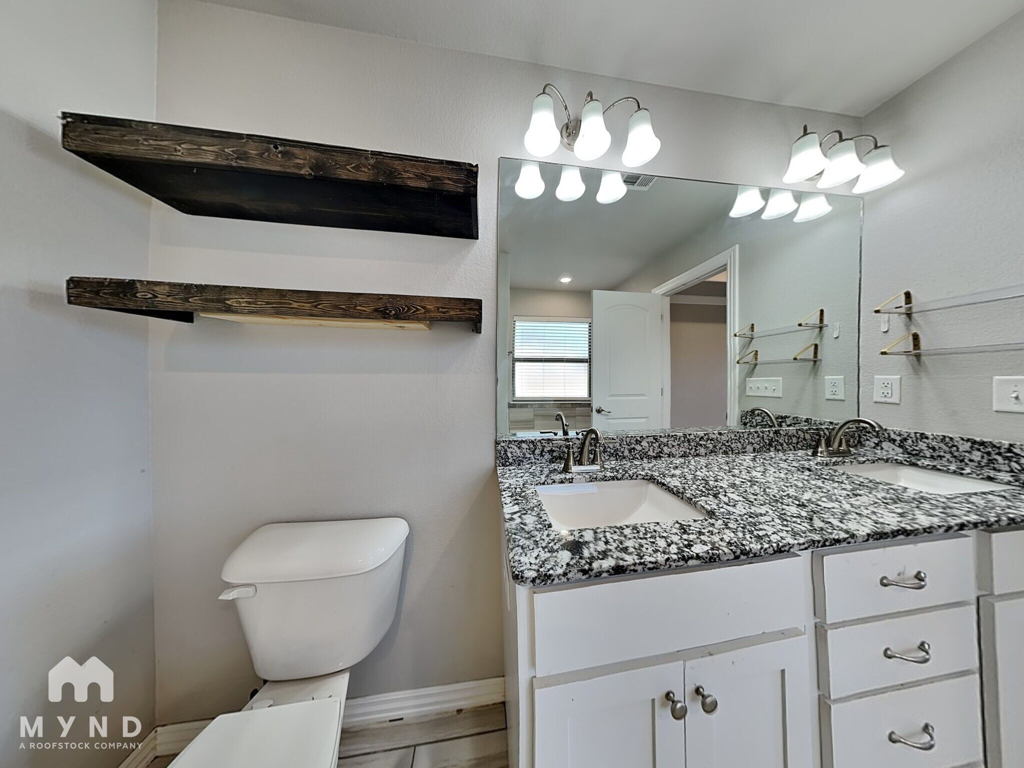 Building Photo - 480 Holly St