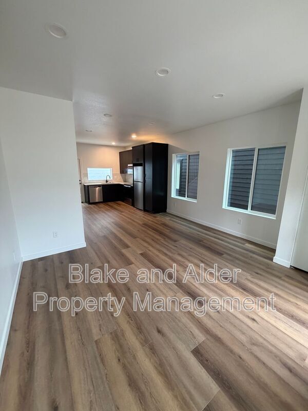 Building Photo - 3522 NE 44th Ave