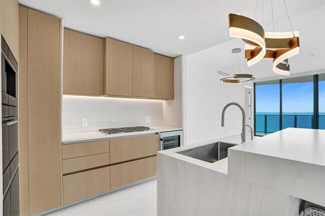 Building Photo - 900 N Ocean Blvd