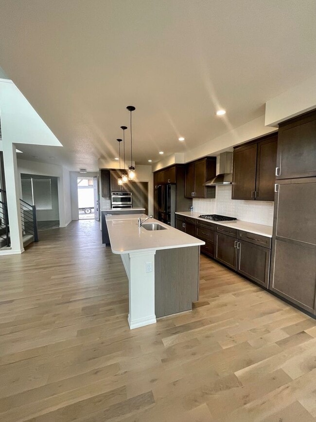 Building Photo - **** 15 DAYS rent Off if leased by 04/20/2026 **** Luxury Home with open-concept in Wolf Ranch To...