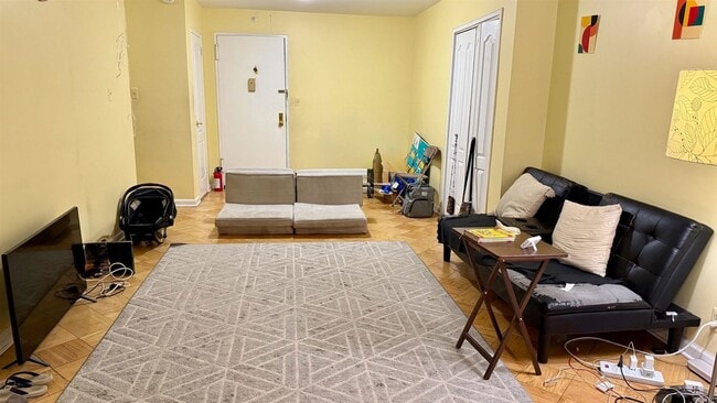 Building Photo - 225 St Pauls Ave