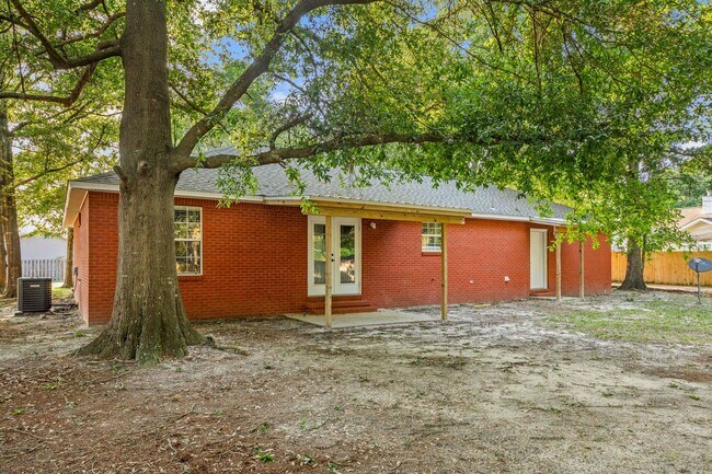 Building Photo - 502 Hyde Park Dr