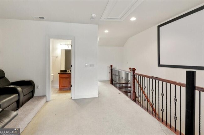 Building Photo - 807 Creekgarden Court