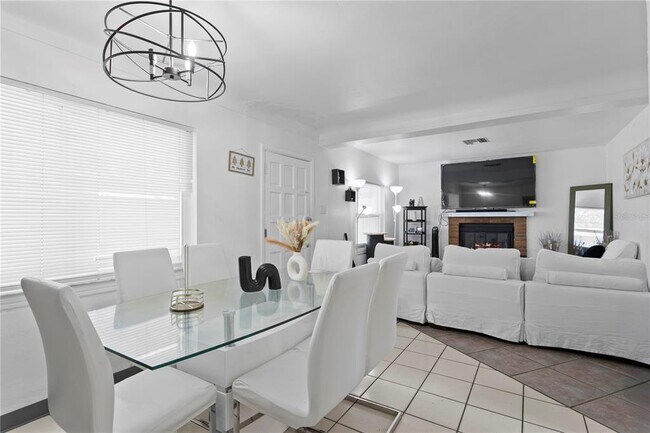 Building Photo - 487 89th Ave N