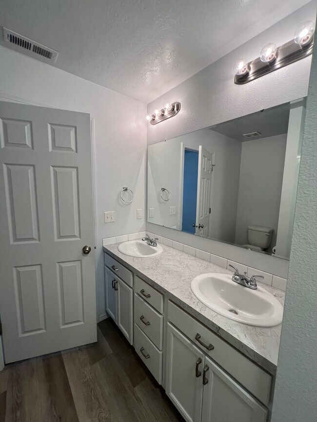 Building Photo - 3 Bed 2 Bath Nampa!